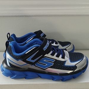 Kids sport shoes